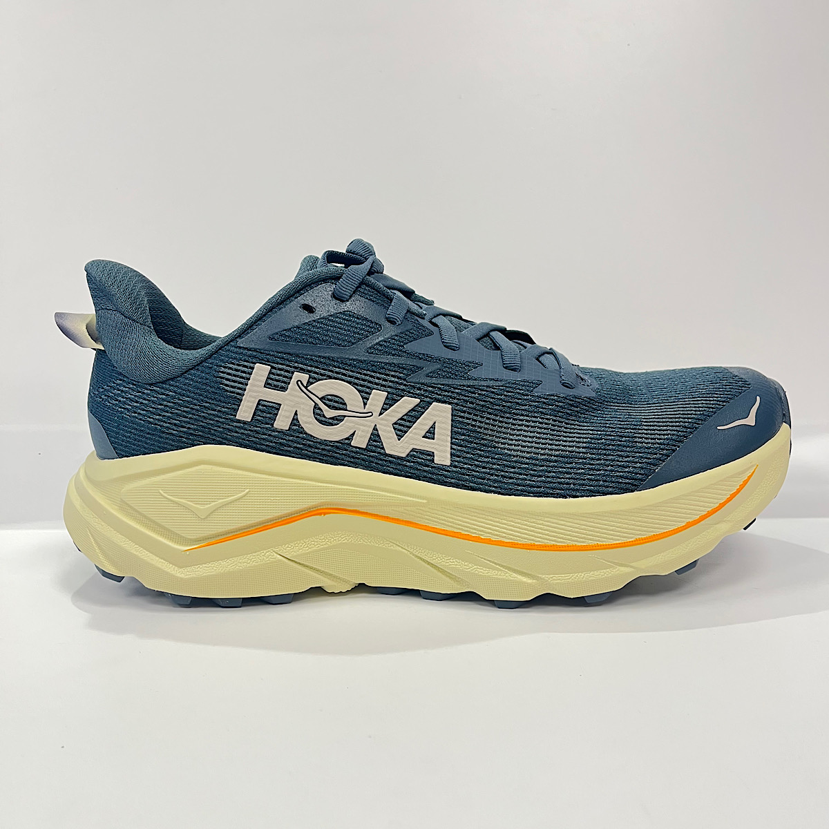 Hoka Challenger 8